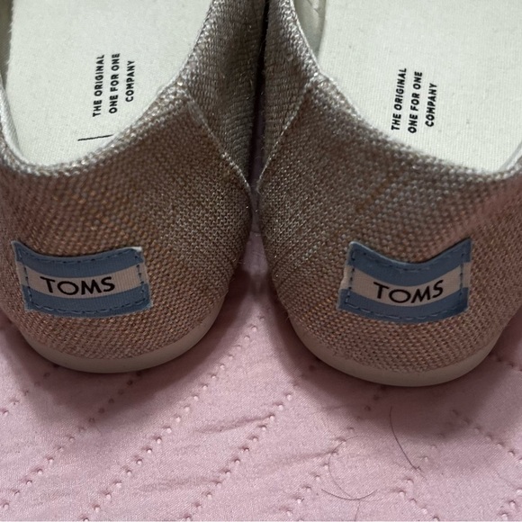 TOMS Ivory Glitter Alpargata Flat Slip
On Shoes Women's 9 nwt no box - Picture 8 of 9